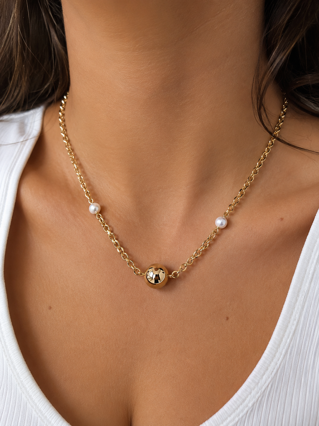 Collar Perlas & Esfera Dorada