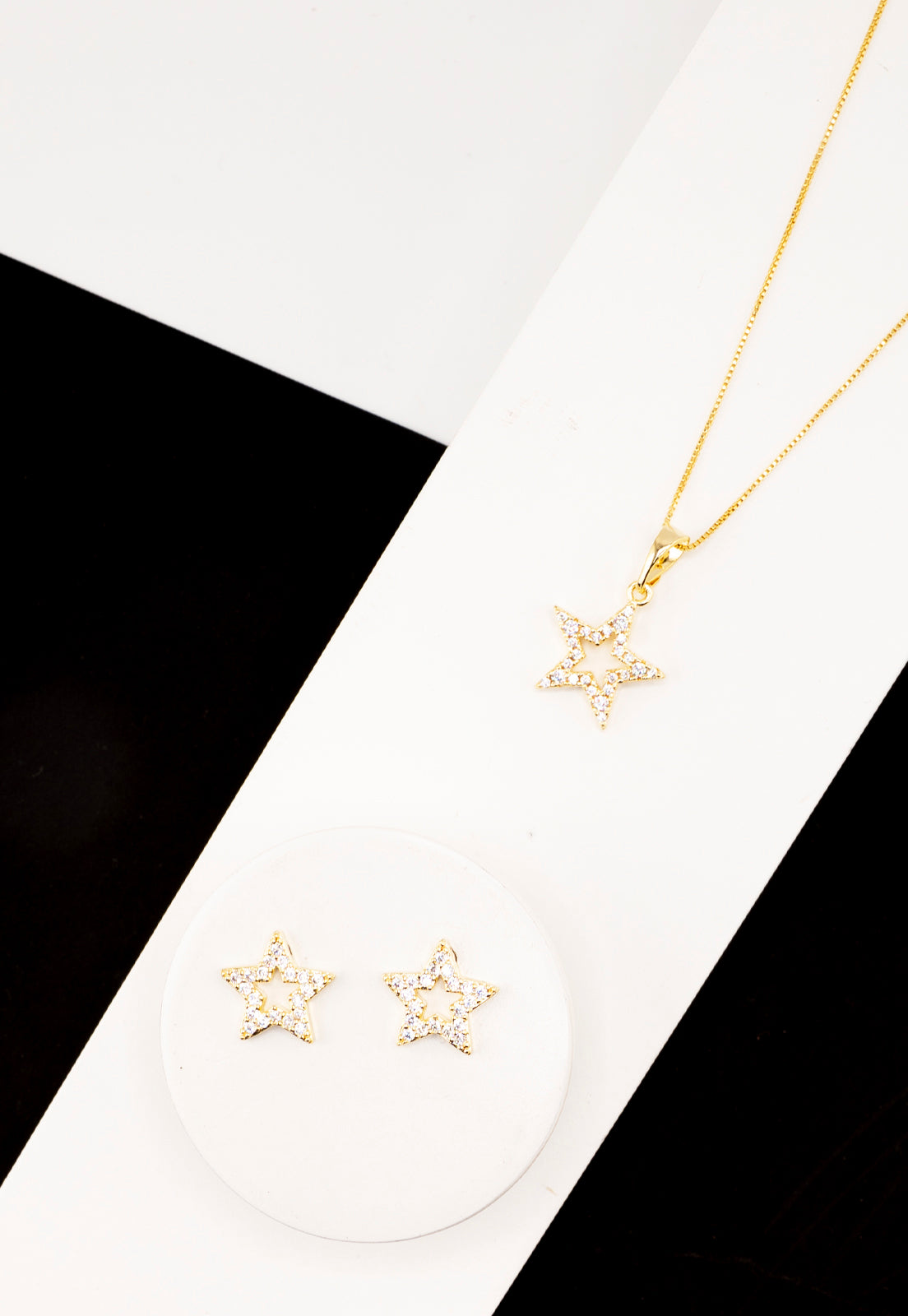 Conjunto Estella Gold Con Micro Circones