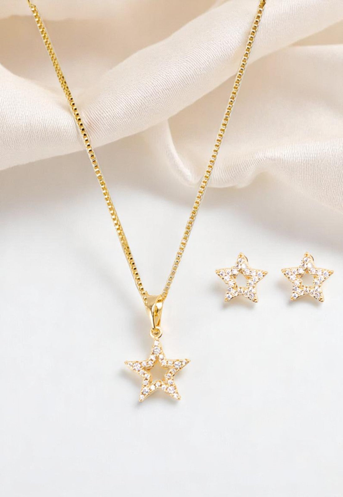 Conjunto Estella Gold Con Micro Circones