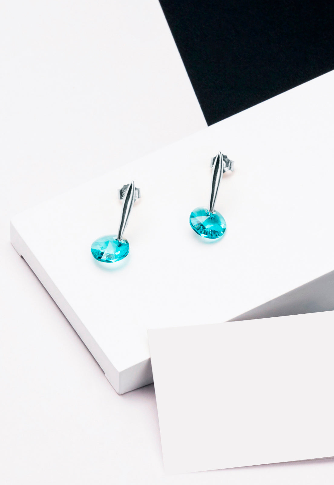 Aros Punto de Luz Plata Italiana 925 y Cristal Genuino Turquesa