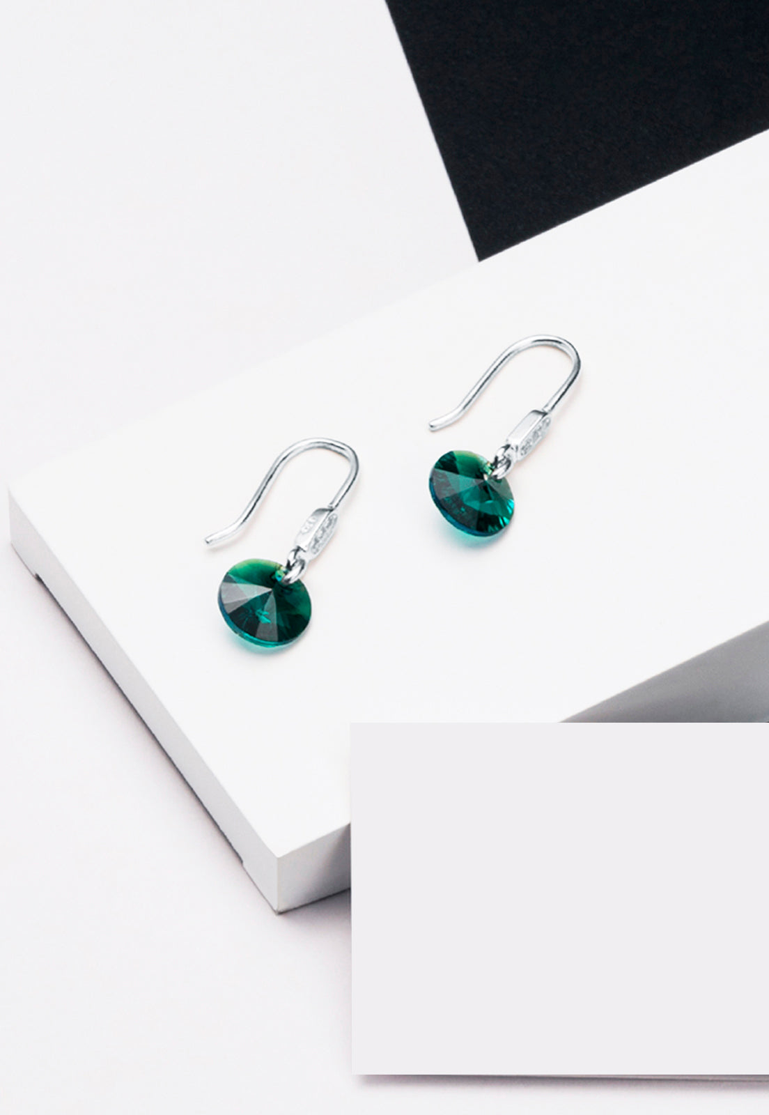 Aros Punto de Luz Circón Plata Italiana 925 y Cristal Genuino Esmerald